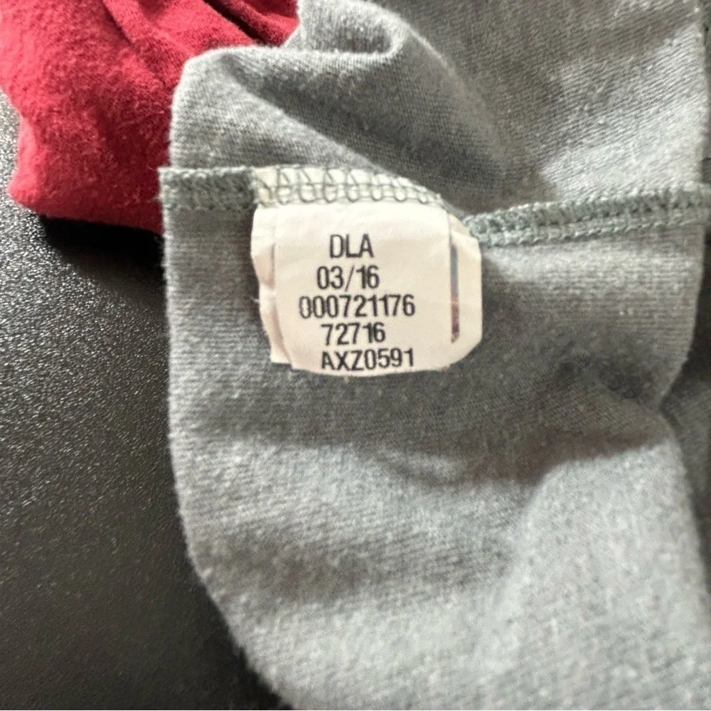 The North Face Men's Classic Fit Outdoor Bear Shirt 3/4 Sleeve Gray Red Large